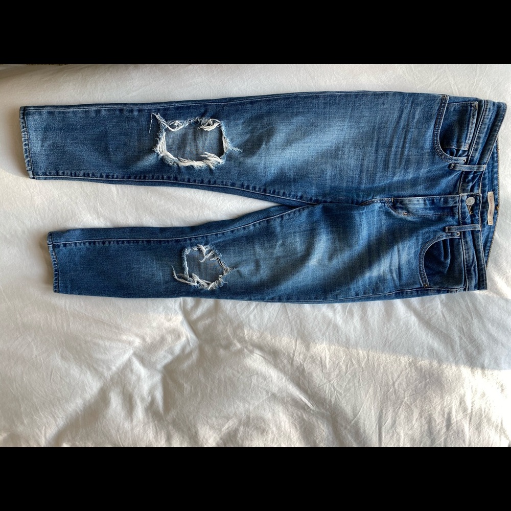 Levi’s distressed crop jean Size 27